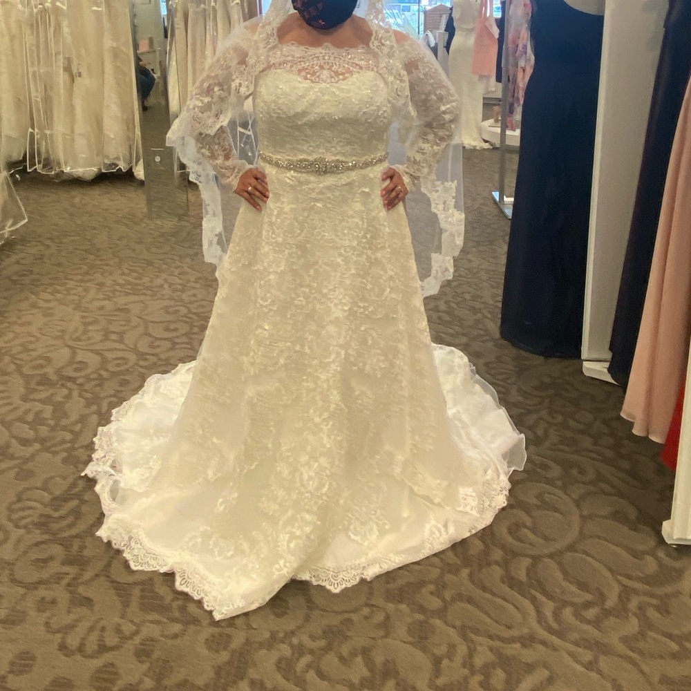 Wedding gown Oleg Cassini